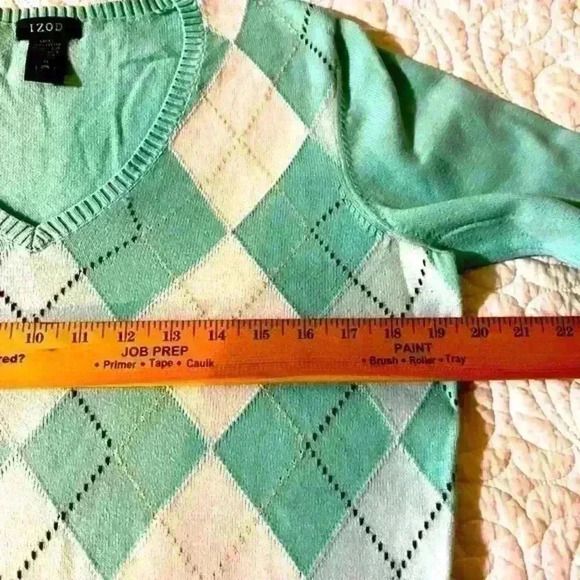 Women’s Izod Sweater - Medium - Picture 4 of 5